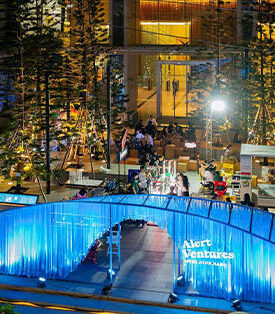 FPT จัด After Work Market ครั้งที่ 9 ชวนคนเมืองตื่นตัวรับความไม่แน่นอน ผ่านคอนเซ็ปต์ Alert Ventures: Always be Ready! สร้างพื้นที่เรียนรู้และผ่อนคลายหลังเลิกงาน หน้าอาคารปาร์คเวนเชอร์ อีโคเพล็กซ์