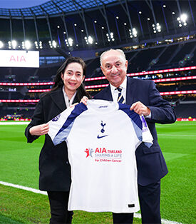 AIA ผนึกกำลังสโมสรท็อตแน่ม ฮ็อตสเปอร์ เปิดประมูลเสื้อนักเตะสเปอรส์ มอบรายได้เพื่อผู้ป่วยมะเร็งเด็ก