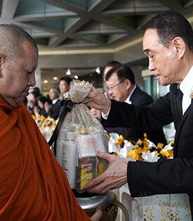 SCBX จัดพิธีตักบาตรถวายพระราชกุศลปัญญาสมวารแด่สมเด็จพระนางเจ้าสิริกิติ์ พระบรมราชินีนาถ พระบรมราชชนนีพันปีหลวง