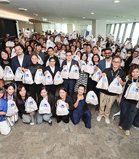 KTAXA กรุงไทย-แอกซ่า ประกันชีวิต รวมพลังจิตอาสา ร่วมบรรจุถุงยังชีพ จำนวน 2,000 ถุง เพื่อส่งมอบช่วยเหลือผู้ประสบภัยน้ำท่วมในภาคใต้