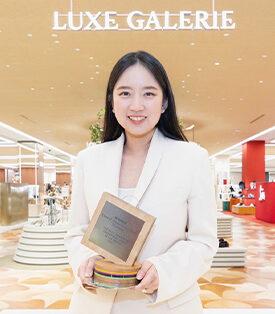 CRC โมเมนต์หลังการทรานส์ฟอร์ม ‘ห้างเซ็นทรัลชิดลม’ ยืนหนึ่งในฐานะ Luxury Flagship ภายใต้เอกลักษณ์ ‘The Store of Bangkok’ จุดหมายการช้อปปิ้งสำคัญของนักท่องเที่ยวและนักช้อปจากทั่วโลก ที่สร้างแรงบันดาลใจให้กับคนทุกเจนฯ