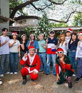 กรุงไทย-แอกซ่า ประกันชีวิต ร่วมกับ The First Ultimate Big Fan จัดกิจกรรม A Jolly Christmas ส่งท้ายปีอย่างอบอุ่น