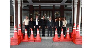 วิริยะประกันภัย มอบกรวยยางจัดระเบียบจราจร กรมการขนส่งทางบก