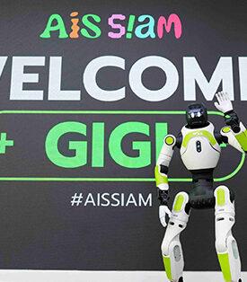 AIS SIAM ต้อนรับ “น้องจีจี้” หุ่นยนต์บริการ AI อัจฉริยะ โชว์ให้บริการลูกค้า เอาใจ Gen-C กลางสยาม ตอกย้ำพื้นที่แห่งความล้ำ รวมนวัตกรรมใหม่ก่อนใคร