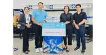 OCEAN LIFE ไทยสมุทรประกันชีวิต มอบน้ำดื่ม 6,000 ขวด สนับสนุน คปภ. รณรงค์ลดอุบัติเหตุช่วงสงกรานต์ 2569 ส่งพลังความรัก ความห่วงใยให้นักเดินทาง