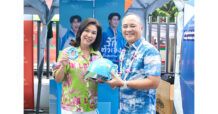 OCEAN LIFE ไทยสมุทรประกันชีวิต รณรงค์สงกรานต์สุขกายใจ มอบหมวกนิรภัย ‘โอชิ’ เสริมเกราะความปลอดภัยให้ผู้ขับขี่รถจักรยานยนต์ย่านรัชดาภิเษก
