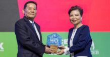 ผู้บริหารกลุ่มดุสิตธานี (DUSIT) คว้ารางวัล Thailand Meetings Leadership Award ตอกย้ำบทบาทผู้นำในการขับเคลื่อนอุตสาหกรรมไมซ์ในประเทศไทยอย่างต่อเนื่อง พร้อมสะท้อนวิสัยทัศน์ ‘ดุสิตธานี’ ส่งเสริมและเปิดกว้างให้บุคลากรใช้ความรู้พัฒนาอุตสาหกรรมอย่างยั่งยืน