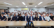 ESTAR จับมือคณะสถาปัตยกรรมศาสตร์ มหาวิทยาลัยเกษตรศาสตร์ สานต่อ CSR ด้านการศึกษา เปิดเวทีให้นิสิตออกแบบจากโจทย์จริง ภายใต้แนวคิด “SPACE THAT UNDERSTANDS YOU” สร้างพื้นที่ ที่เข้าใจความต้องการของผู้อยู่อาศัยอย่างแท้จริง