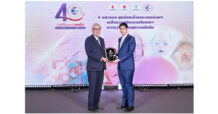 GULF รับโล่เชิดชูเกียรติในฐานะผู้สนับสนุนศูนย์สมเด็จพระเทพรัตนฯ พร้อมชวนบริจาคและรับสินค้าที่ระลึกการกุศลจากงานอาร์ต “Empowering Me”