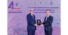 TLI “มูลนิธิหนึ่งคนให้ หลายคนรับ” รับโล่ประกาศเกียรติคุณ