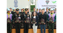 AIS ผนึกกำลังกองพลทหารราบที่ 2 รักษาพระองค์ ระดม “อุ่นใจอาสา” ส่งมอบถุงยังชีพ 500 ชุด
