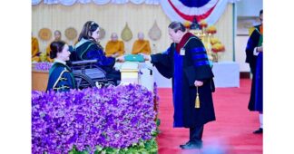 เกียรติพงศ์ น้อยใจบุญ รับพระราชทานปริญญาวิศวกรรมศาสตรดุษฎีบัณฑิตกิตติมศักดิ์ ม.เกษตรศาสตร์
